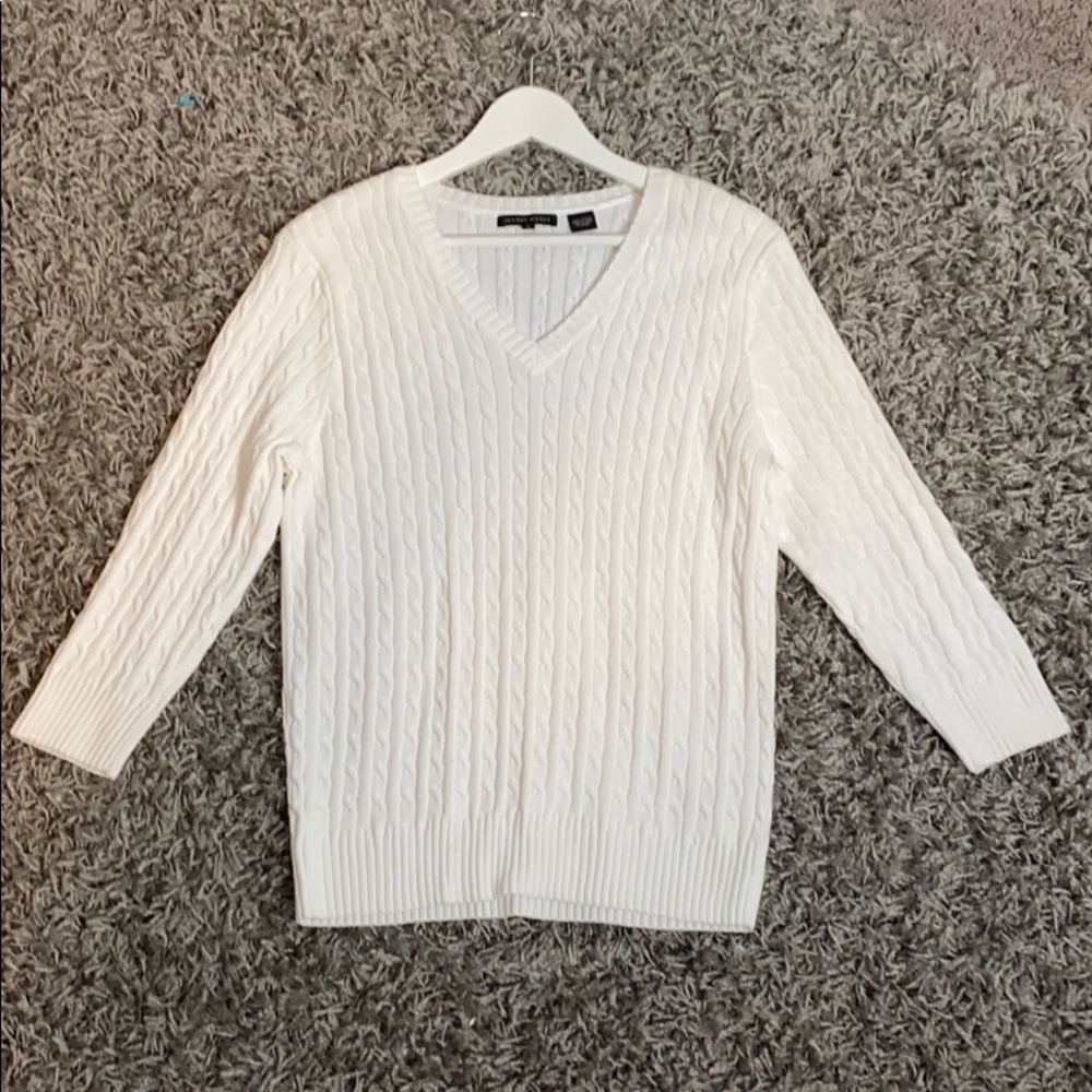 Like new. JEANNE PIERRE - White sweater - L